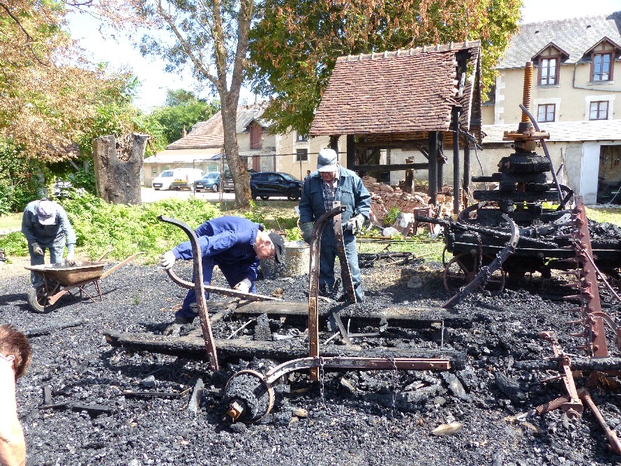 Ce qui reste de la charrette